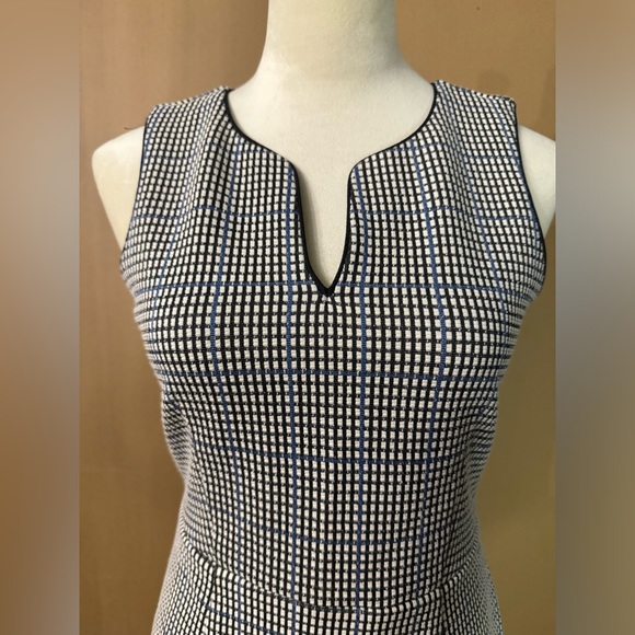 Ann Taylor Sleeveless Tweed Flare Dress V Neck Size 0 Back zipper closure - Picture 3 of 6